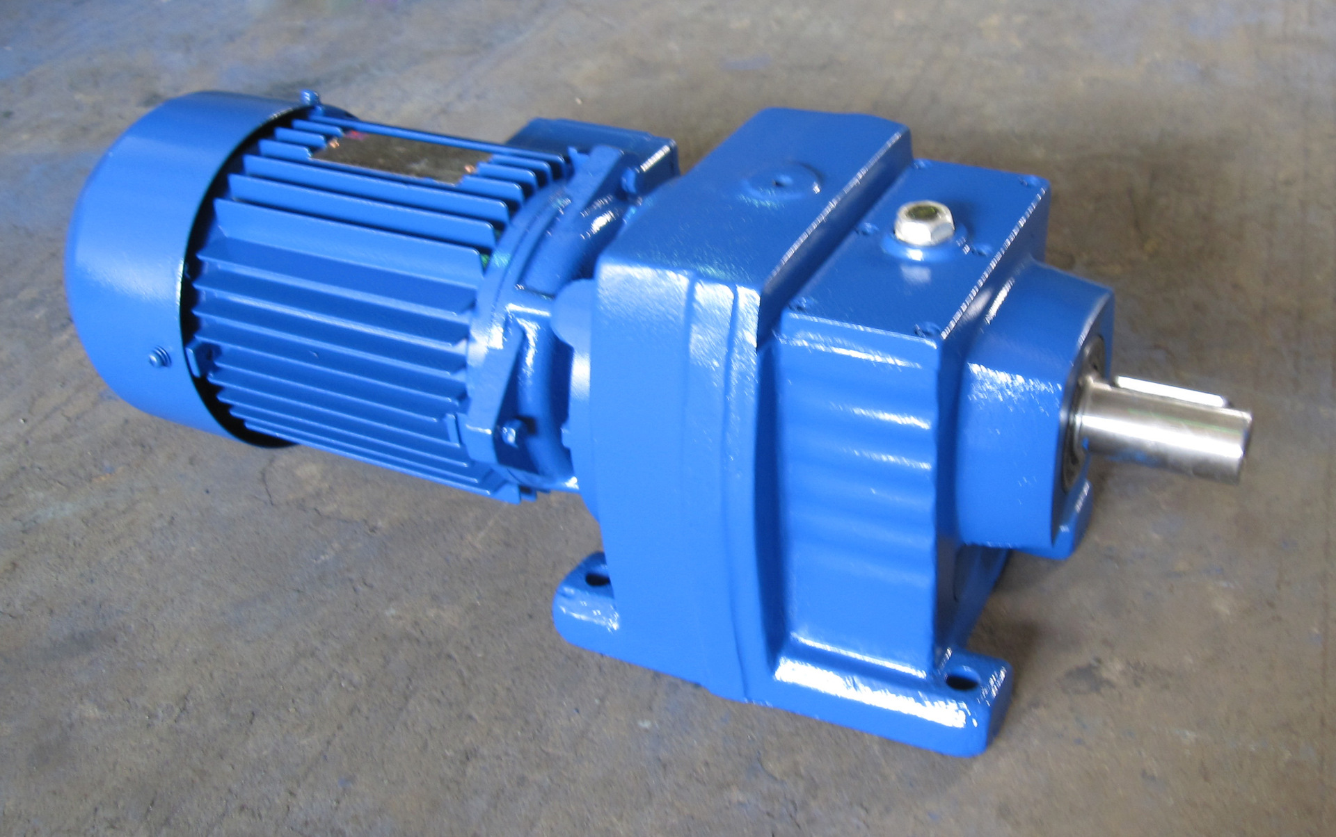 Operation and maintenance elements of gear reducer